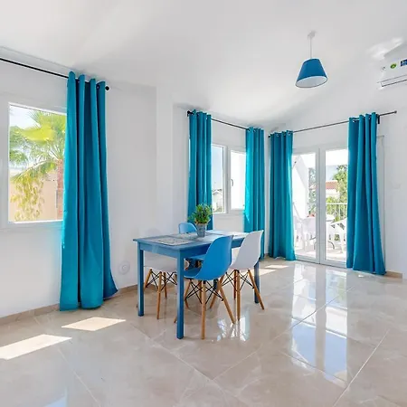 Color Cyprus Amozoniu דירה *